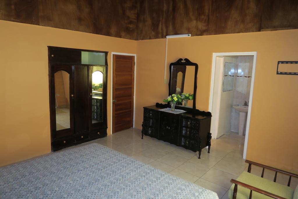 Enchanted Villas Inn Montego Bay Extérieur photo