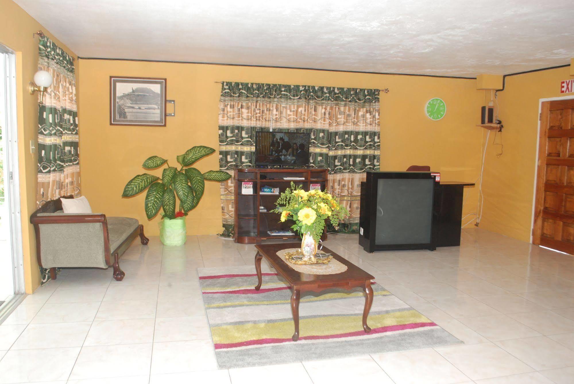 Enchanted Villas Inn Montego Bay Extérieur photo