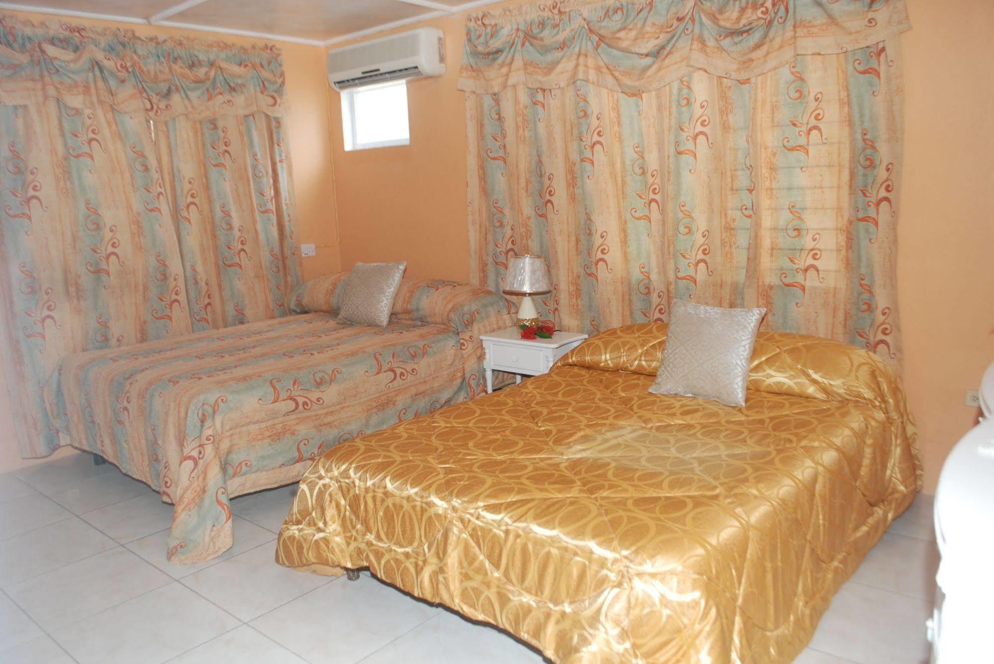 Enchanted Villas Inn Montego Bay Extérieur photo