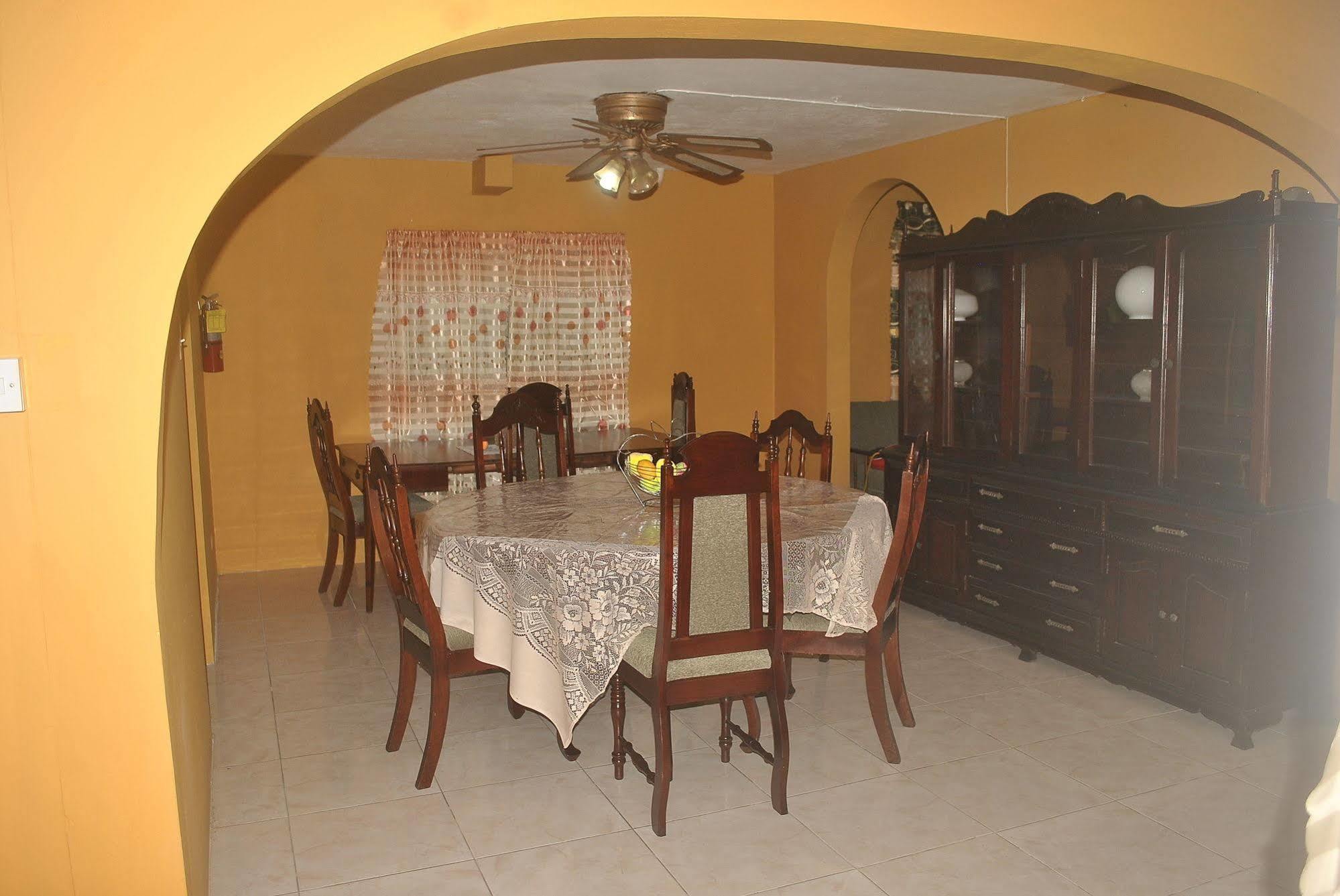 Enchanted Villas Inn Montego Bay Extérieur photo