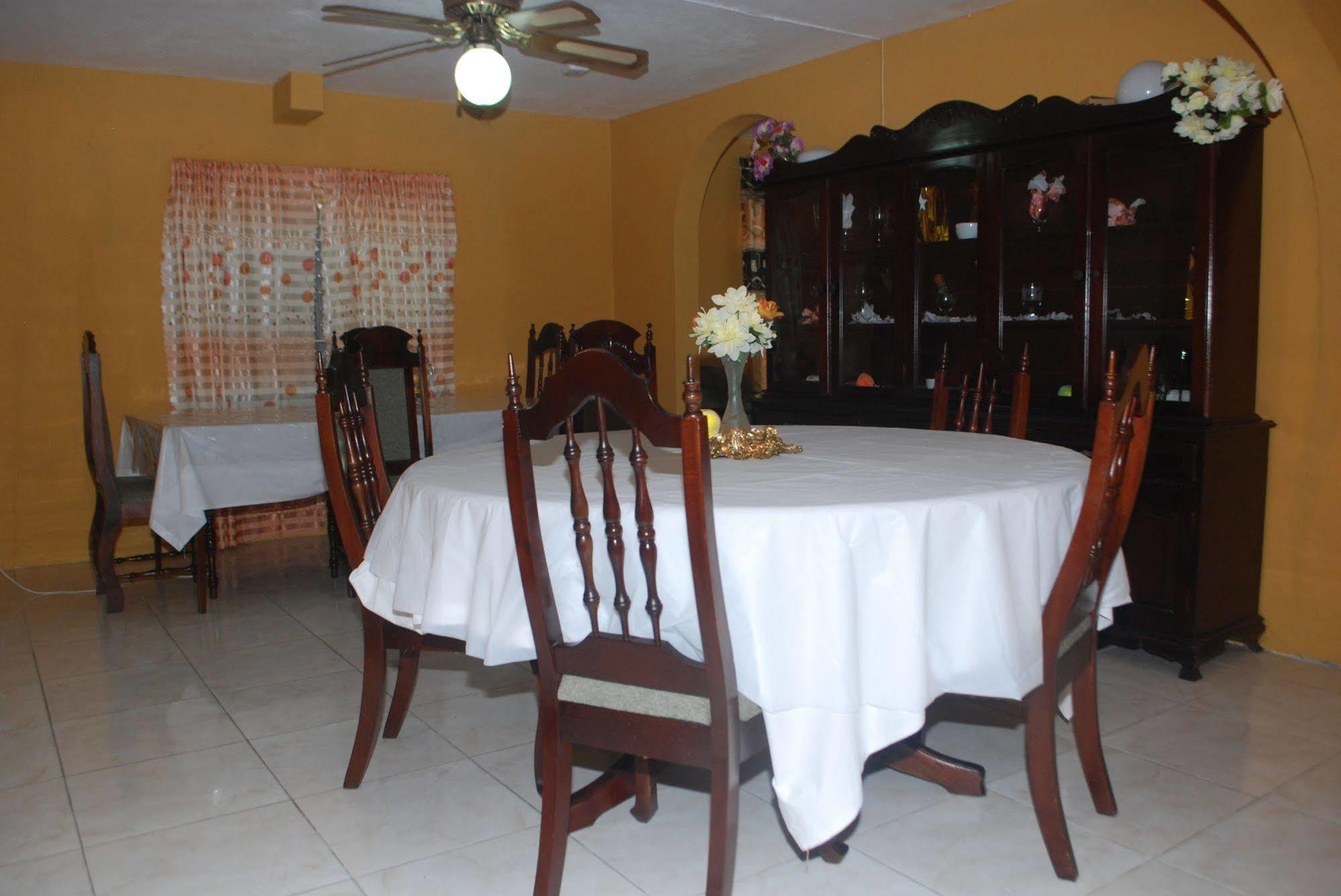 Enchanted Villas Inn Montego Bay Extérieur photo