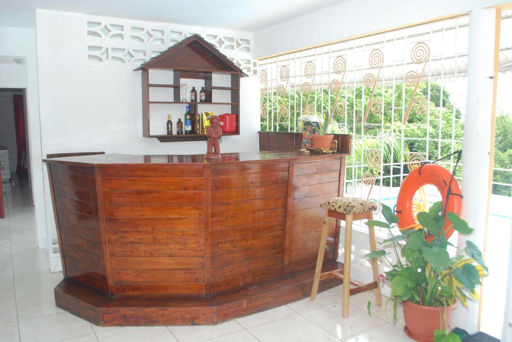 Enchanted Villas Inn Montego Bay Extérieur photo