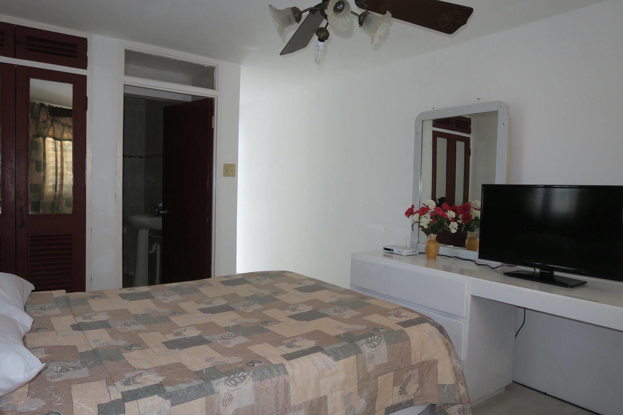 Enchanted Villas Inn Montego Bay Extérieur photo