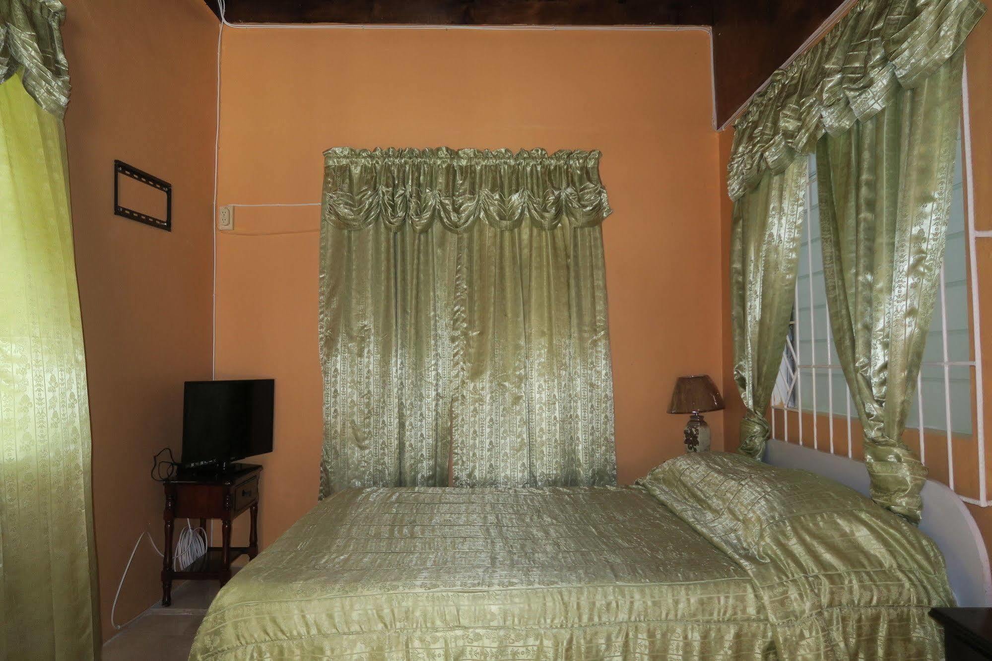Enchanted Villas Inn Montego Bay Extérieur photo