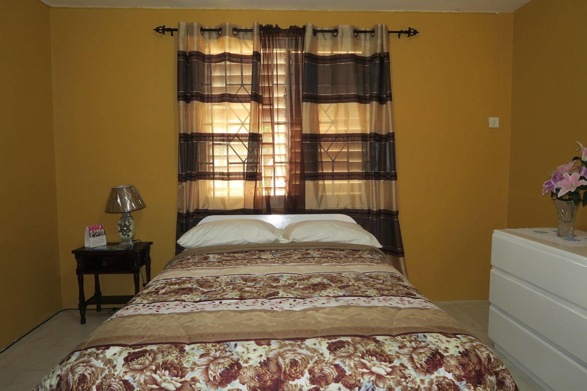 Enchanted Villas Inn Montego Bay Extérieur photo
